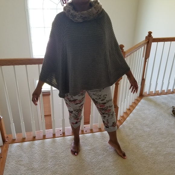 Sweaters - One Size Fits All Poncho with Faux Fur Collar Sweaters - One Size Fits All Poncho with Faux Fur Collar